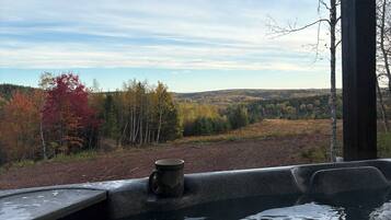 Tina de hidromasaje al aire libre
