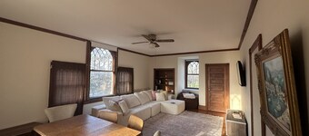 Sun Filled 2-bedroom in Victorian Home; pleasant Wyndmoor / Chestnut Hill Area