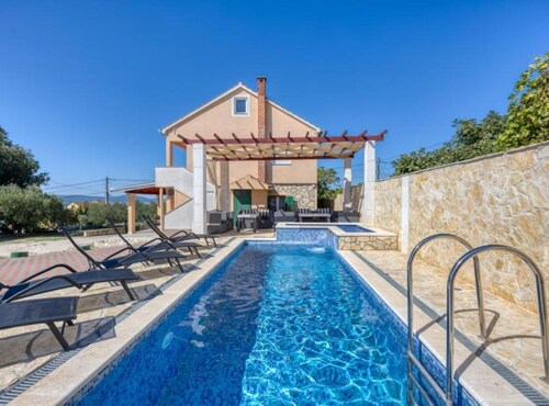 Villa Lara With Pool And Sea View