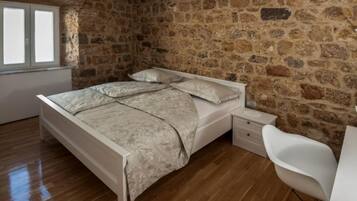 Apartment (Three Bedroom Apartment With Balcony ) | 4 bedrooms, cots/infant beds