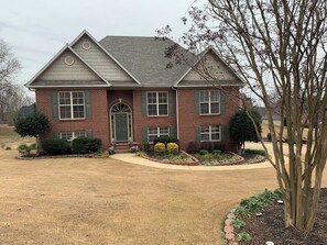 Exterior - Cat’s Corner One Bedroom Basement Apartment (Odenville)