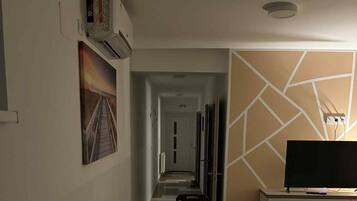 Departamento (Two Bedroom Apartment With Terrace) | Sala de estar | Televisión de pantalla plana de 32 pulgadas con canales digitales