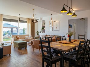 Apartment (Two Bedroom Apartment With Terrace) | Living room | 32-inch flat-screen TV with digital channels - Comfort Apartment Luna (Varazdin)