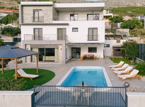 Apartment (Two Bedroom Apartment With Terrace) | Exterior - Comfort Apartment Luna (Varazdin)