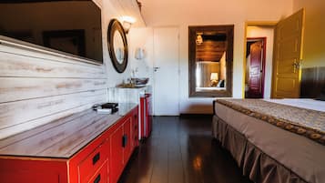 Superior Triple Room | Iron/ironing board, free WiFi