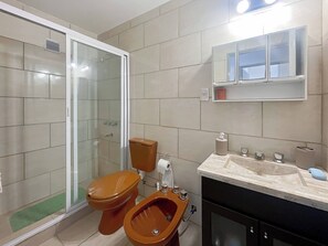 Departamento, 2 habitaciones, vista a la ciudad | Baño