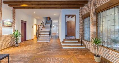 Country House 'Punta Me Mansion De Gallegos' with Mountain View, Private Pool and Wi-Fi
