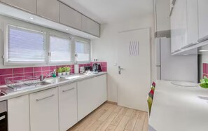 Private kitchen - Coeur d'Atlas Spacious apartment 1mn from TORCY RER A & regional bus station (Torcy)