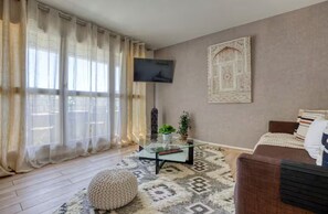 Living area - Coeur d'Atlas Spacious apartment 1mn from TORCY RER A & regional bus station (Torcy)