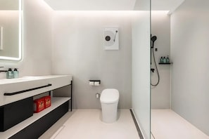 Habitación doble clásica | Baño | Regadera, secadora de cabello, toallas, jabón
