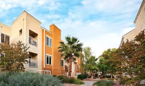 Exterior - Worldmark Tropicana for NFR Rodeo & WSTR (Las Vegas)