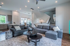 TV, books - Contemporary Houston Retreat < 2 Mi to Dtwn! (Houston)