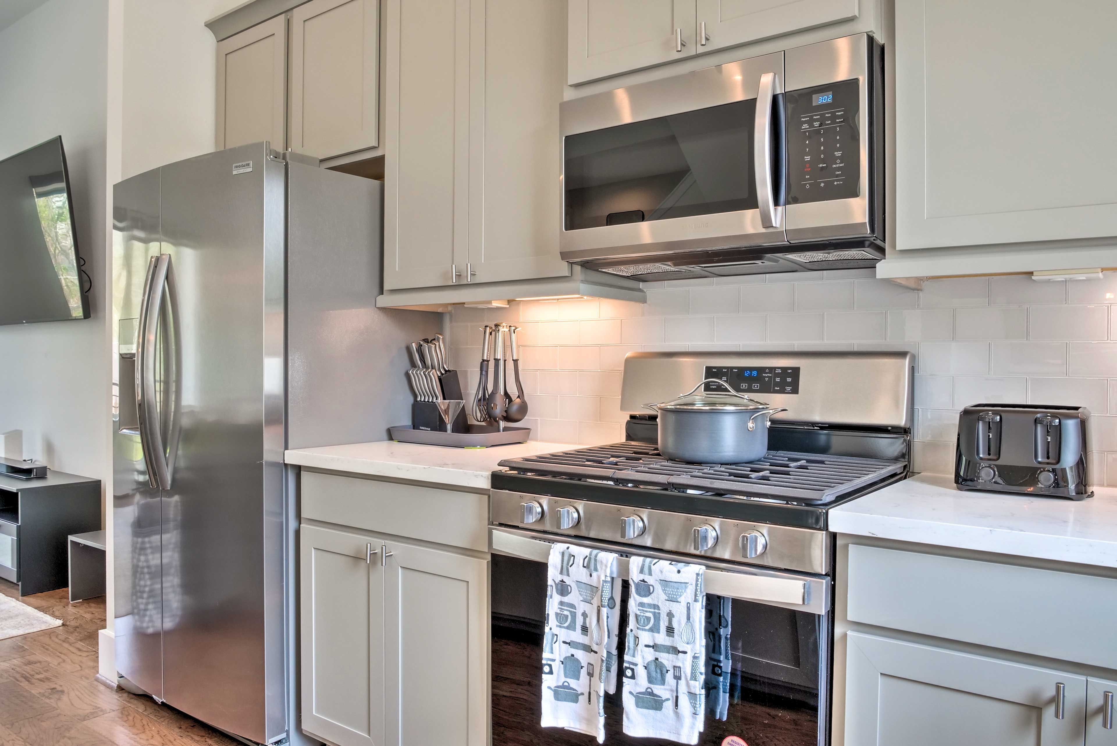 Fridge, microwave, oven, stovetop