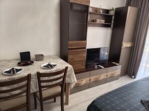 Cortinas blackout, tabla de planchar con plancha y wifi gratis 