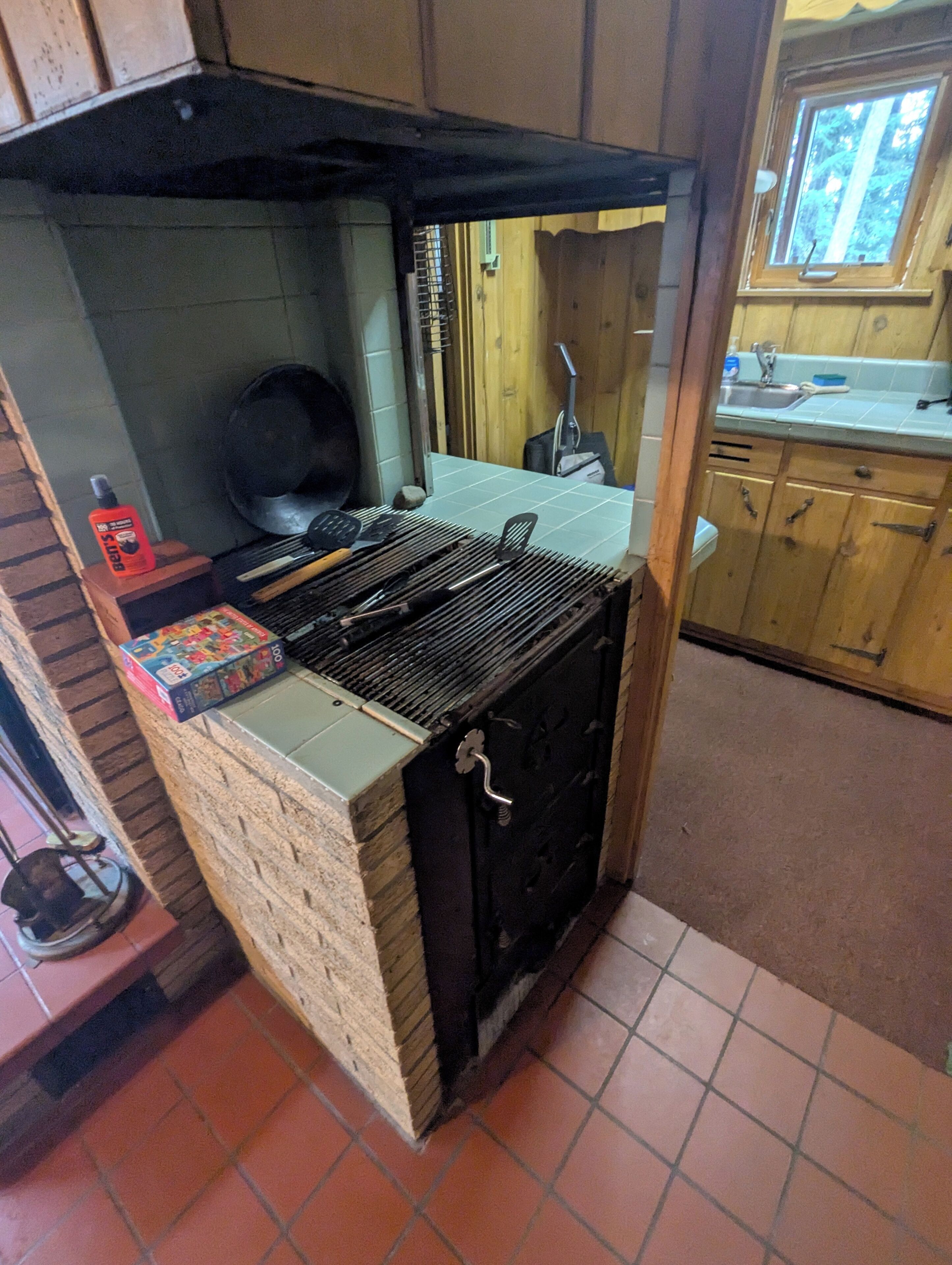 Four à micro-ondes, un four, surface de cuisson, lave-vaisselle