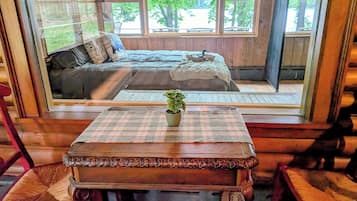 6 bedrooms, iron/ironing board, free WiFi, bed sheets