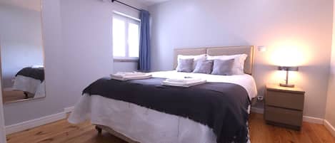 Fer et planche à repasser, Wi-Fi gratuit, draps fournis