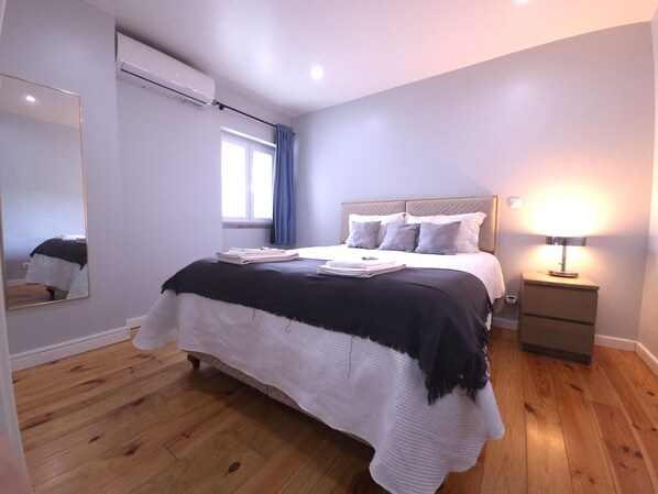 1 habitación, tabla de planchar con plancha, wifi gratis y ropa de cama 