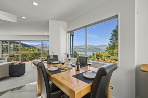 Dining - Harbour Crest Retreat - Lyttelton Holiday Home (Lyttelton)