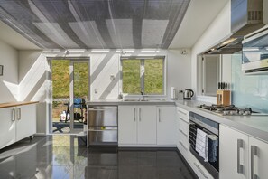 Fridge, microwave, dishwasher, coffee/tea maker - Harbour Crest Retreat - Lyttelton Holiday Home (Lyttelton)