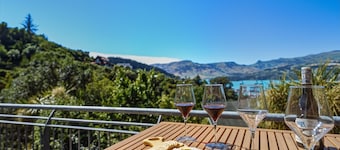 Harbour Crest Retreat - Lyttelton Holiday Home