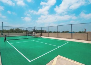 Sports court - Cozy 1-bedroom apartment in Austin fitness room minutes from Downtown (Austin)