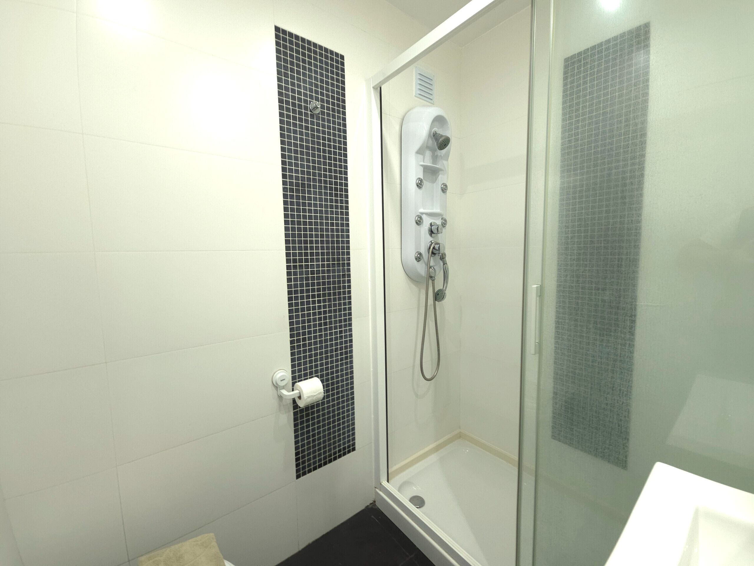 Shower, towels
