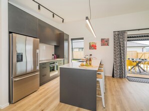 Coffee/tea maker, fridge, microwave, dishwasher