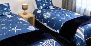 Iron/ironing board, WiFi, bed sheets - Sun and Sea Sanctuary - Whitianga Holiday Home (Whitianga)