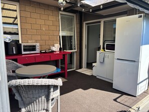 Outdoor dining -  10 minutes to a beautiful beach (Papamoa Beach)