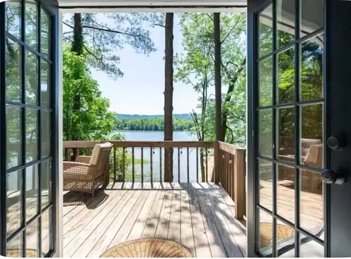 Charming waterfront lake house located on Lake Guntersville in Hollywood, AL
