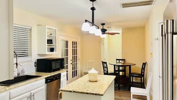 Family House, Garden View | Private kitchen | Full-size fridge, microwave, oven, stovetop
