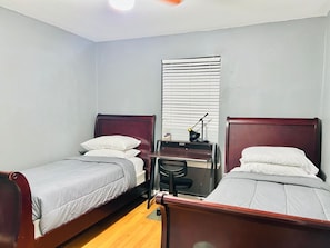 Espacio para trabajar con laptop y wifi gratis