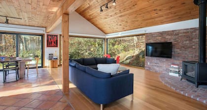Light-Filled GB Oasis, Trails, Lake, Fireplace