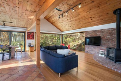 Light-Filled GB Oasis, Trails, Lake, Fireplace
