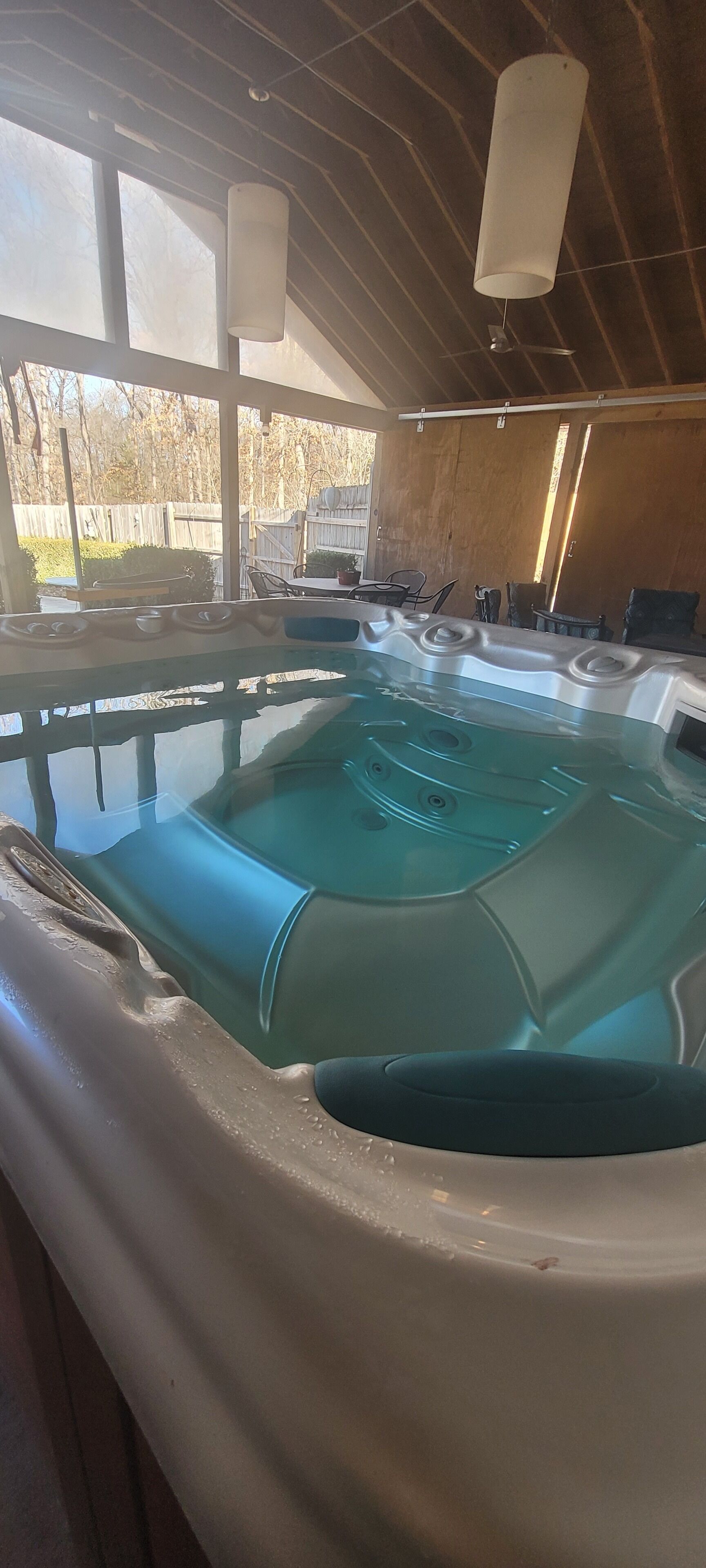 Indoor spa tub