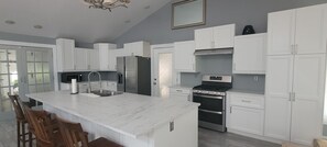 Private kitchen - Huge Home, Sleeps 24, Hot Tub, Pool Table (Harrisonville)