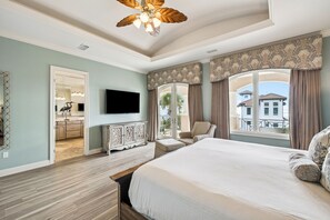 7 bedrooms, free WiFi, bed sheets - Gulf View Retreat with Private Pool, Elevator and Bikes | 3 Minutes to Beach (Destin)