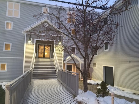 Exterior. Magic Mountain Ski Resort Condo in Londonderry, VT