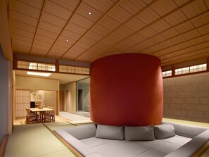 Premium Suite, Sauna | Living area