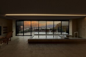 Combined shower/tub, free toiletries, hair dryer, shampoo - HOTEL FORK & KNIFE Miyajima (Hatsukaichi)