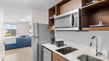 Suite, 1 King Bed, Non Smoking | Desk, blackout drapes, iron/ironing board, free WiFi