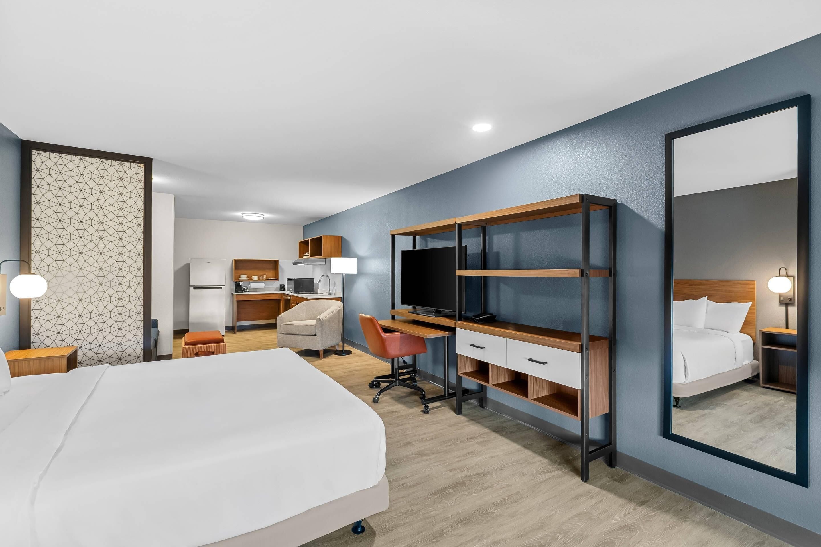 标准房, 1 张特大床, 无烟房 | 办公桌、遮光窗帘、熨斗/熨衣板、免费 WiFi