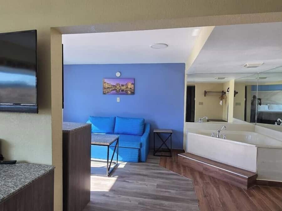 Suite, 1 King Bed, Non Smoking