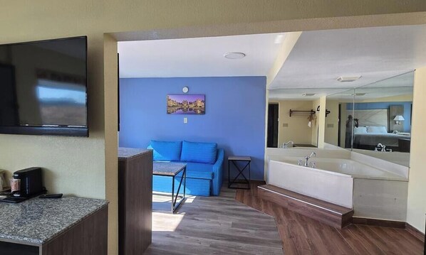 Suite, 1 King Bed, Non Smoking