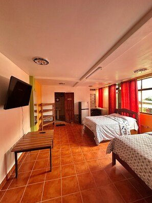 Comfort Double Room | Free WiFi, wheelchair access - Sandy Toes Hostel (Sámara)