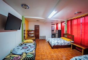 Free WiFi, wheelchair access - Sandy Toes Hostel (Sámara)