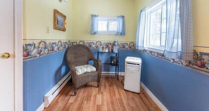 Charming Countryside Cabin. Pet-Friendly!