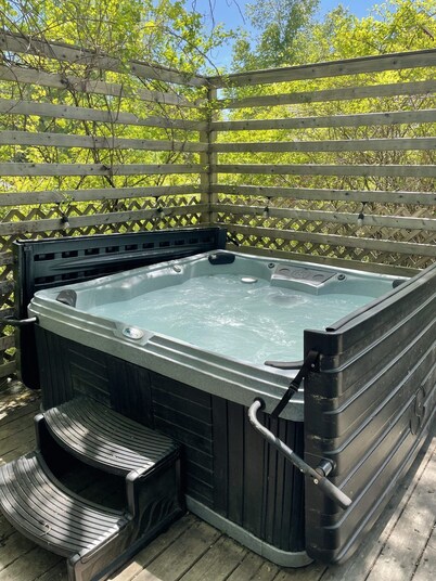 Charming Countryside Cabin. Pet-Friendly!