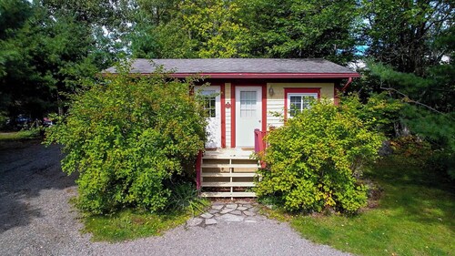 Charming Countryside Cabin. Pet-Friendly!